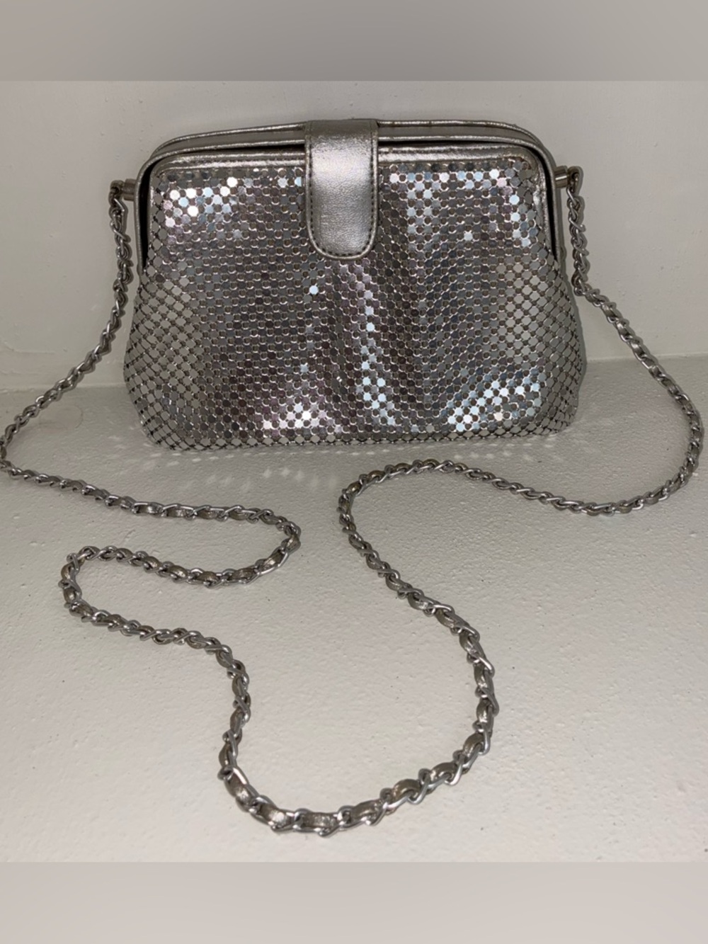 Shimmering Silver Mesh Crossbody Bag with Chain Strap